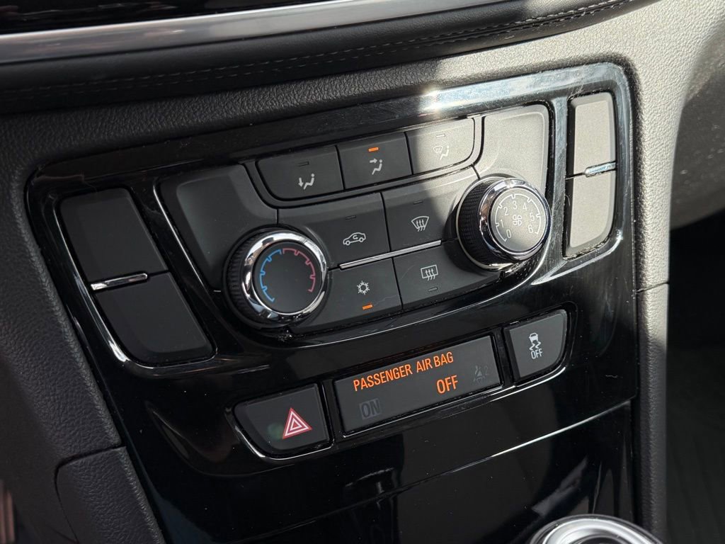 Used 2021 Buick Encore Preferred image 22