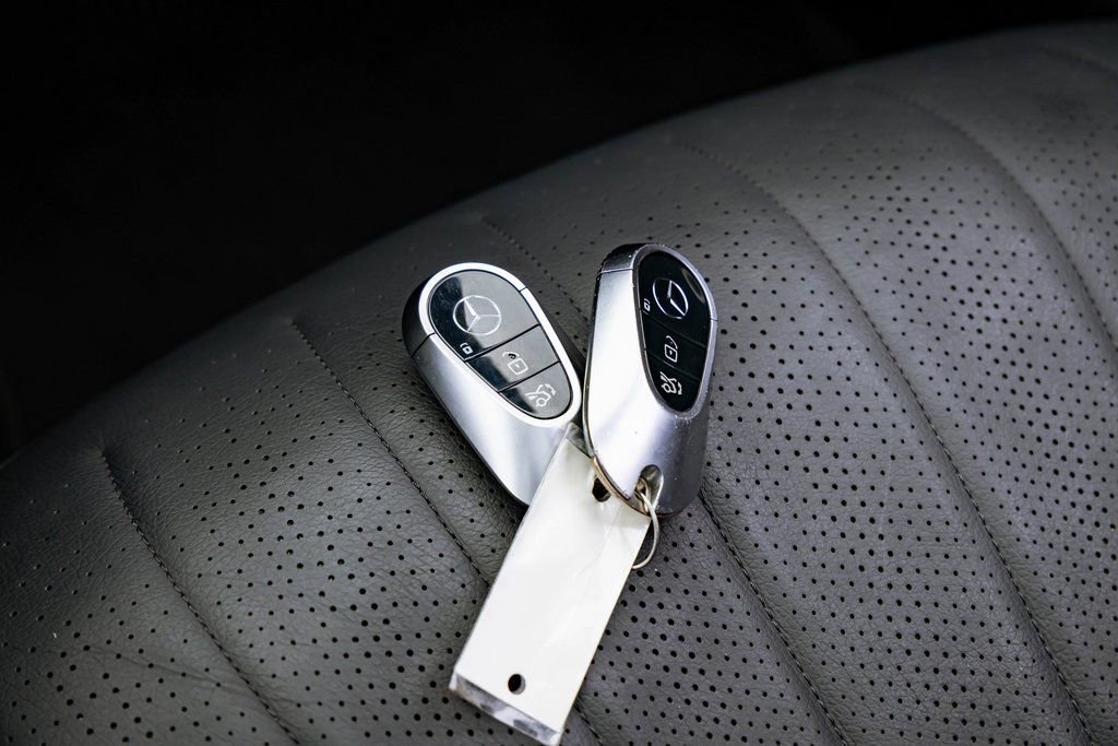 Used 2022 Mercedes-Benz S 580 4MATIC Sedan w/ AMG Line Package image 8