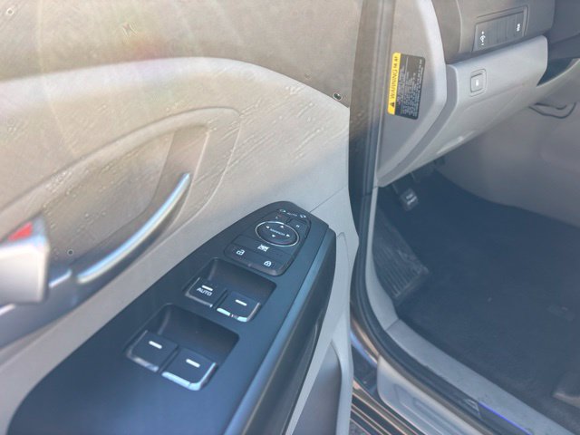 Used 2016 Kia Sedona LX w/ LX Essentials Premium Package FWD image 16