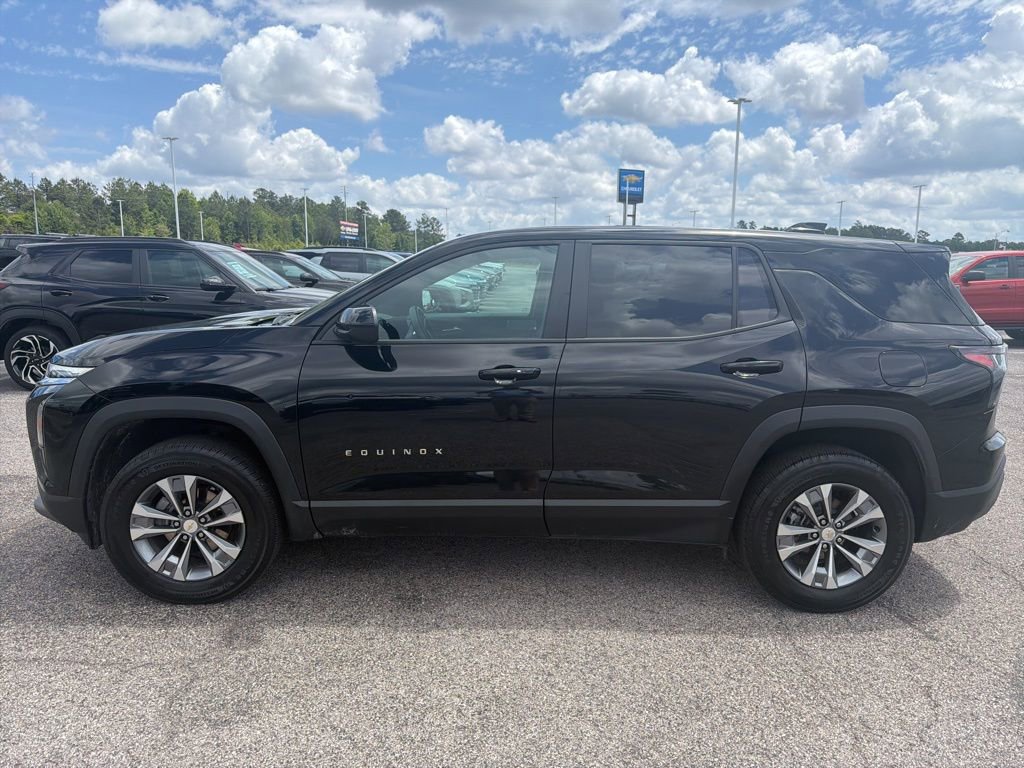 Used 2025 Chevrolet Equinox LT FWD image 2