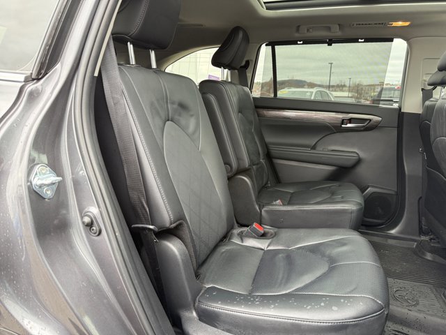 Used 2025 Toyota Highlander Platinum image 25