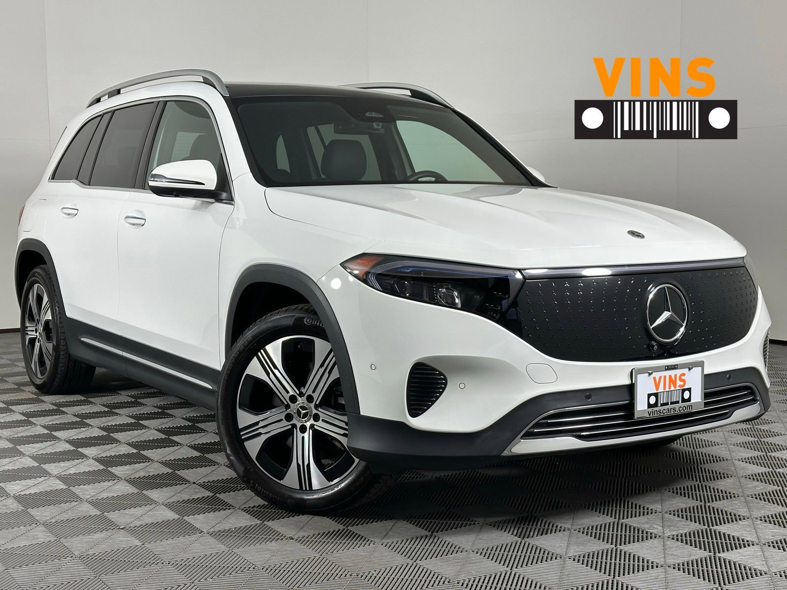 Used 2024 Mercedes-Benz EQB 300 4MATIC video 1