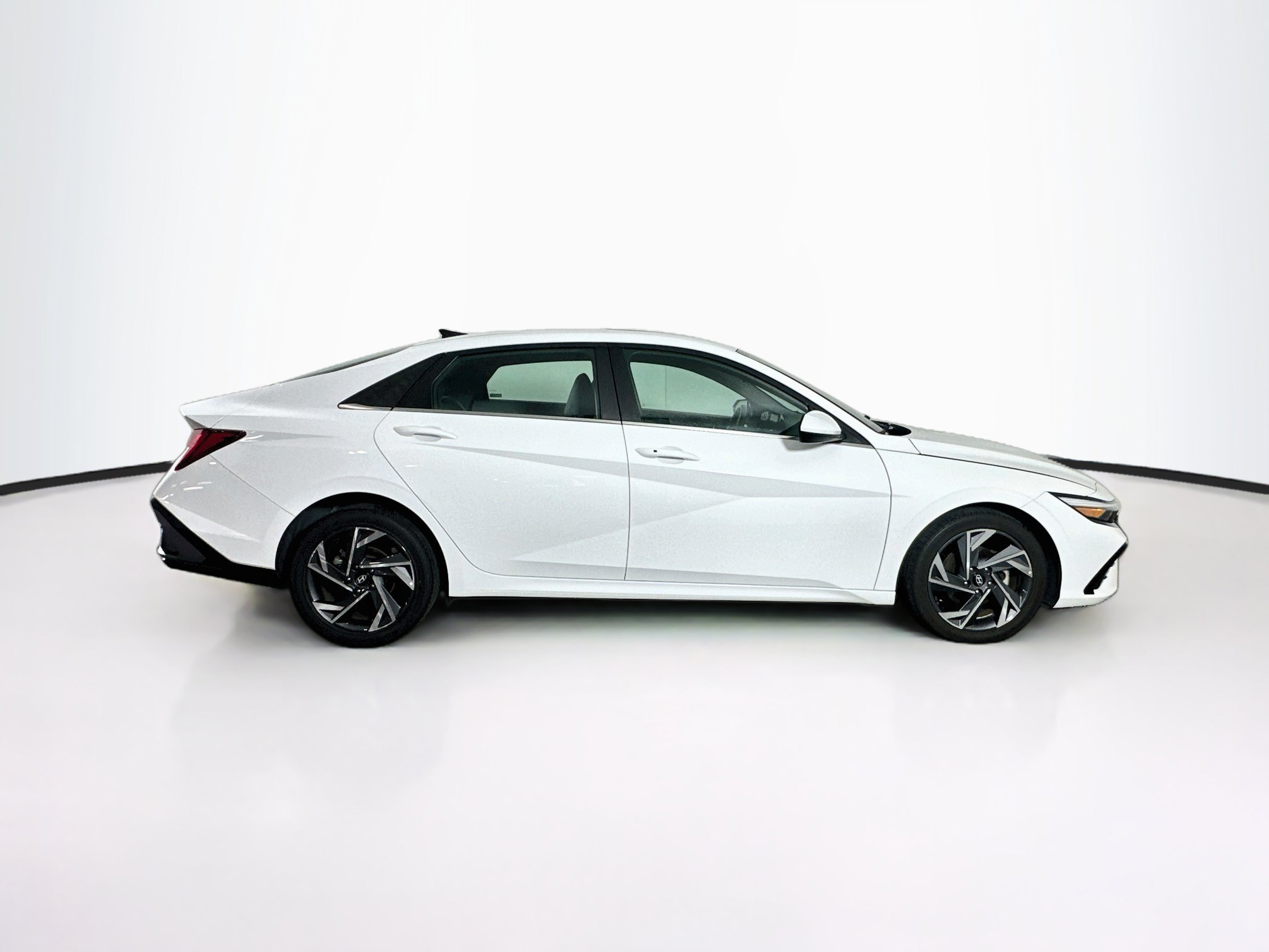 Used 2025 Hyundai Elantra SEL FWD image 10