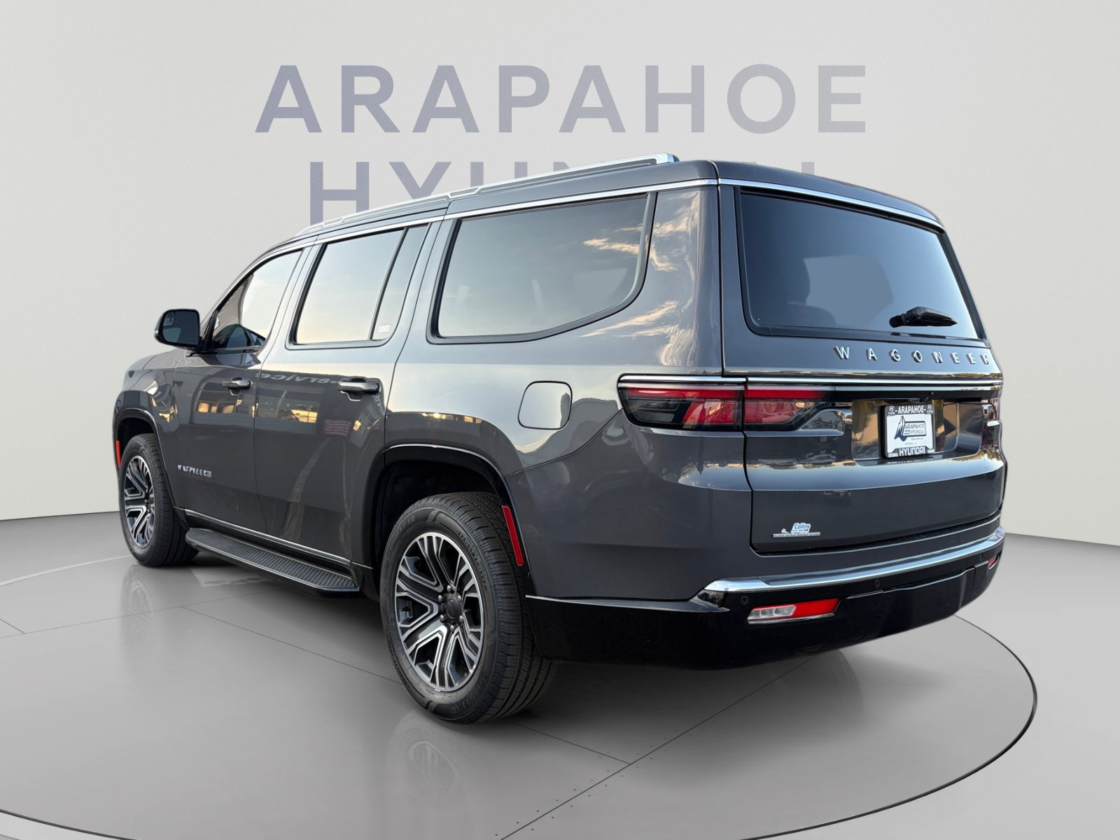 Used 2023 Jeep Wagoneer 4WD w/ Premium Group I image 3