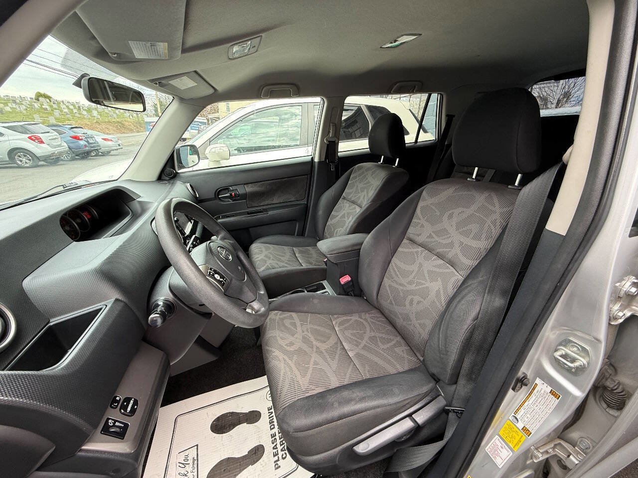Used 2015 Scion xB image 9