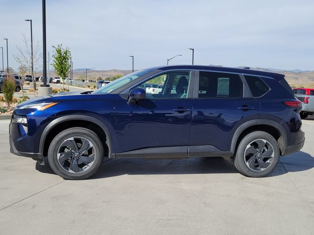 Used 2025 Nissan Rogue SV AWD/4WD image 2