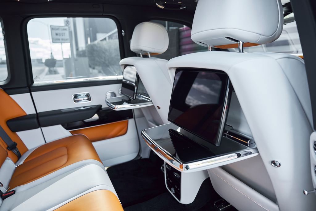 Used 2026 Rolls-Royce Cullinan AWD/4WD image 45