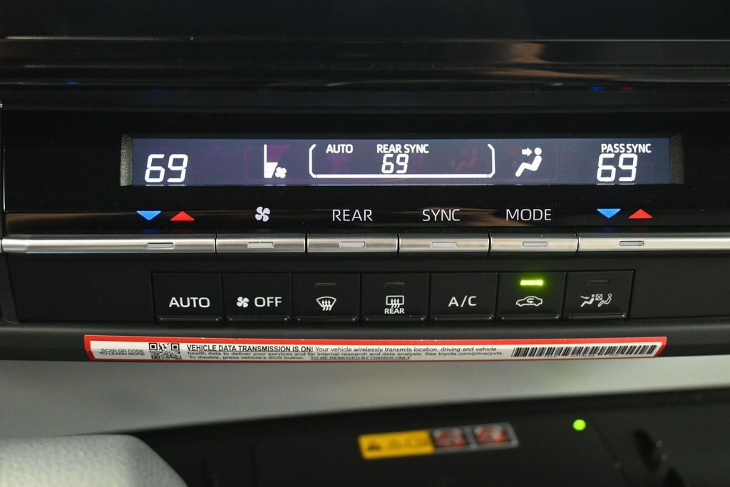Used 2026 Toyota Sienna LE FWD image 22