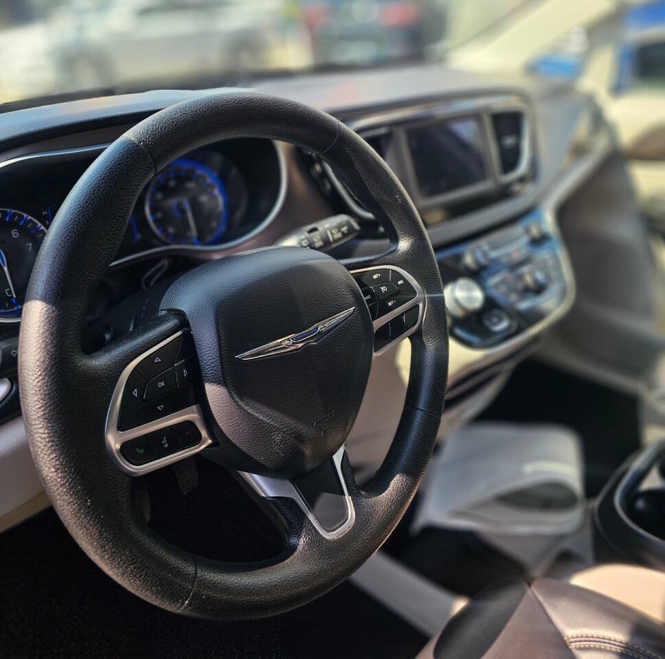 Used 2020 Chrysler Voyager Lxi FWD image 9