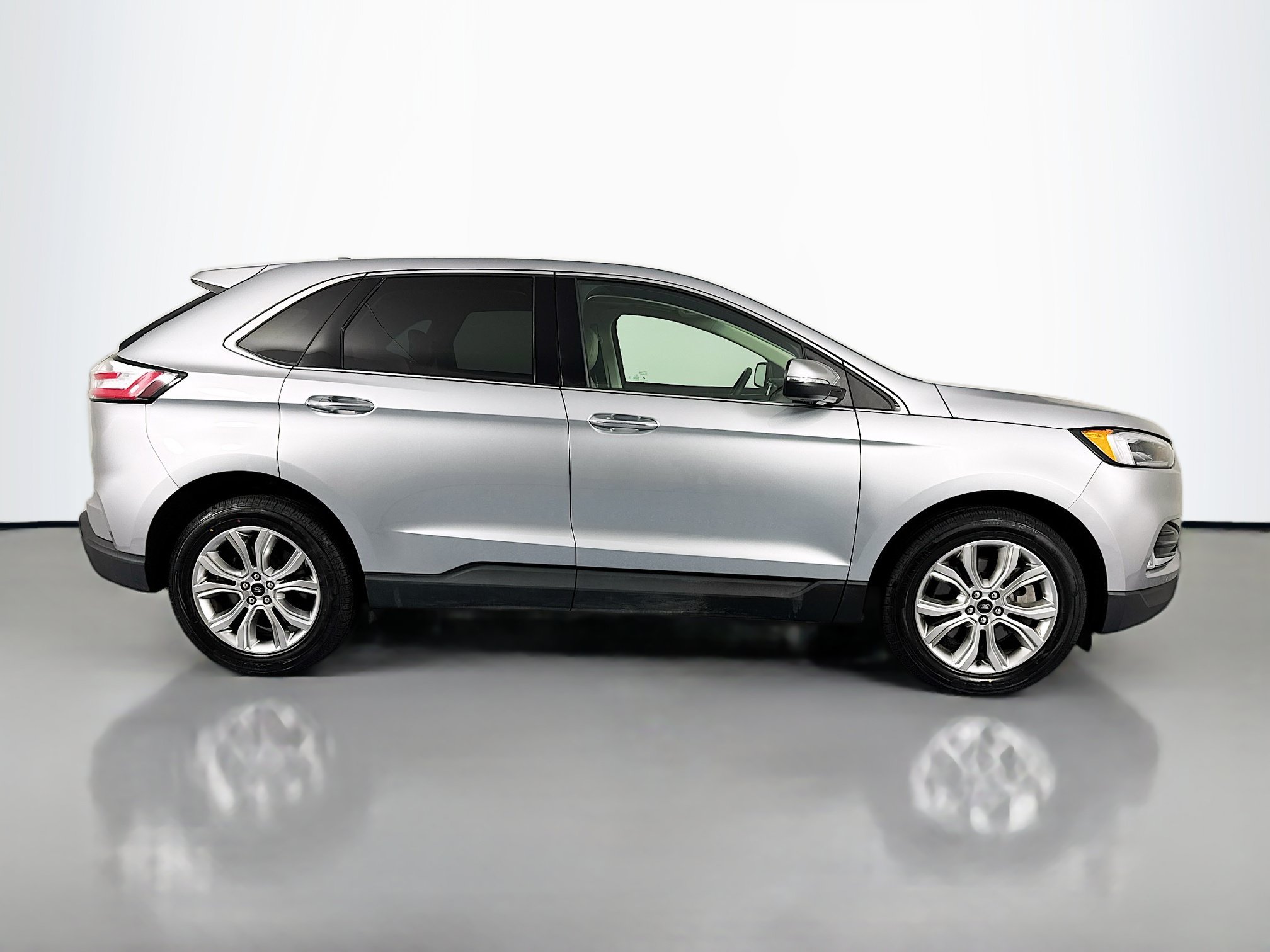 Used 2024 Ford Edge Titanium w/ Equipment Group 301A AWD/4WD image 4