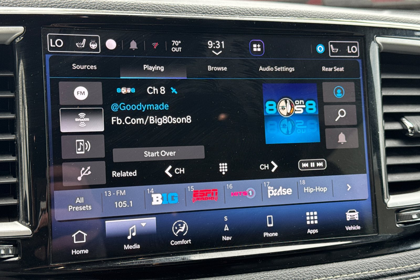 Used 2021 Chrysler Pacifica Touring-L w/ Uconnect Theater Family Group FWD image 19