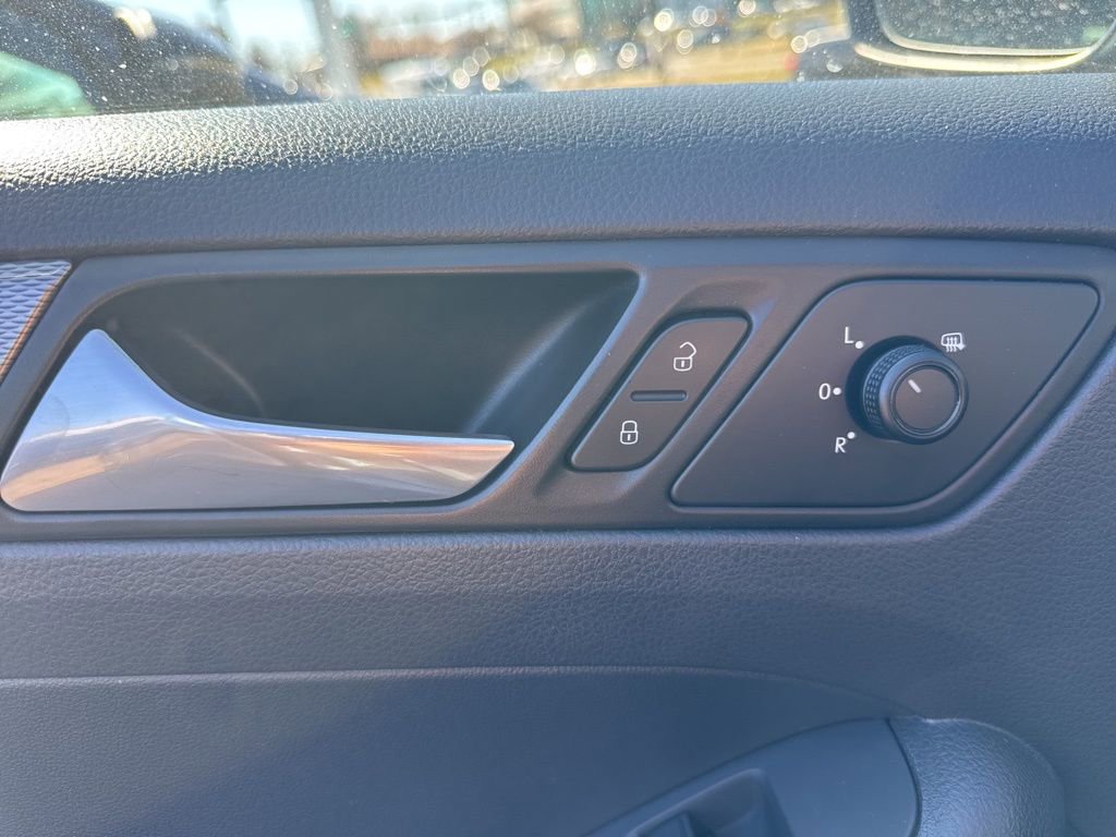 Used 2015 Volkswagen Jetta SE image 40