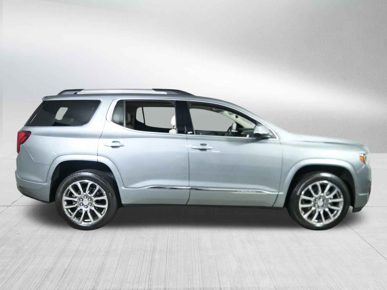 Used 2023 GMC Acadia Denali w/ Denali Ultimate Package image 8