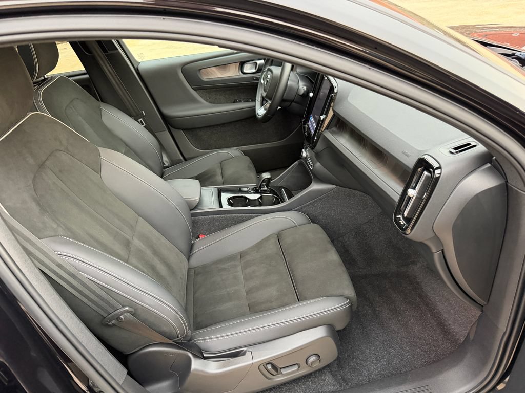 Certified 2023 Volvo C40 P8 Recharge Plus w/ Protection Package Premier AWD/4WD image 22