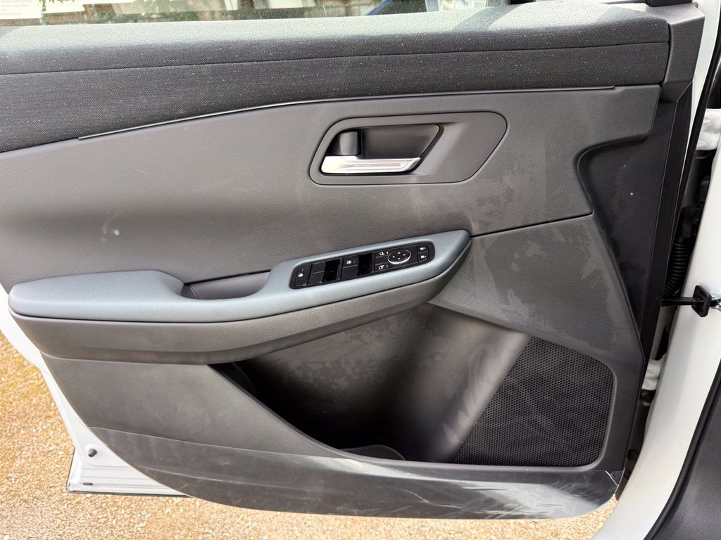 New 2026 Nissan Leaf SV Plus w/ Floor Mat Package (SV+) FWD image 15