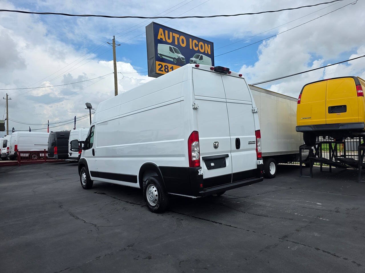 Used 2023 RAM ProMaster 3500 w/ Lane Management Group FWD image 2