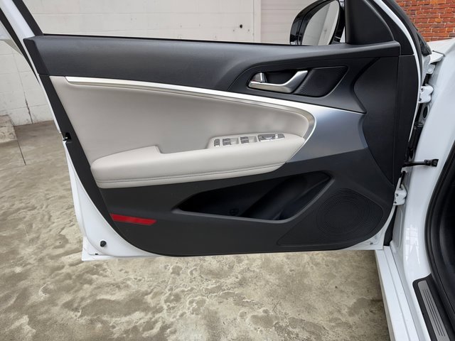 Used 2023 Genesis G70 2.0T image 10