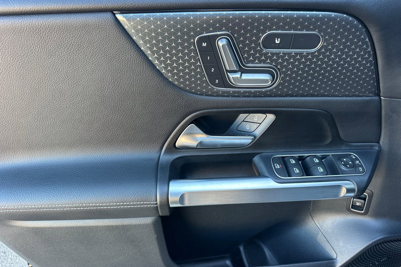 New 2026 Mercedes-Benz GLB 250 image 22