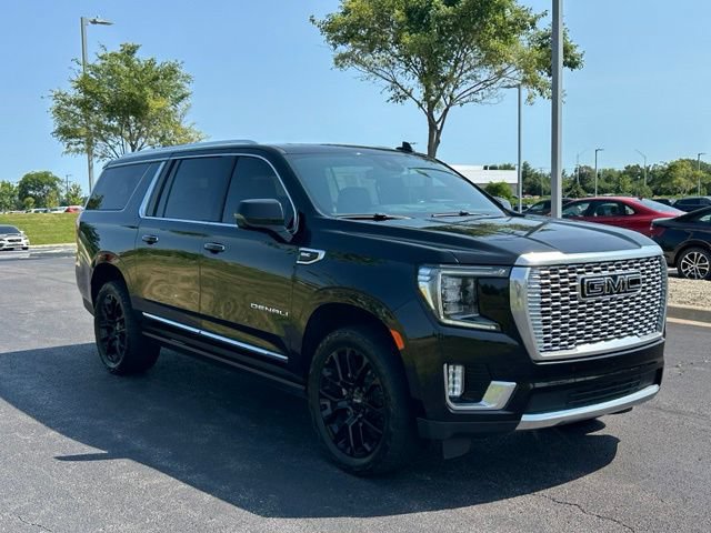 Used 2023 GMC Yukon XL Denali AWD/4WD image 3