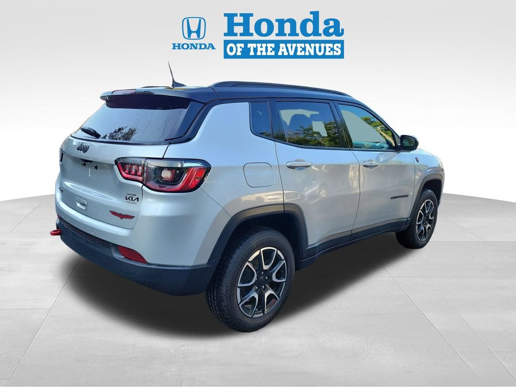 Used 2024 Jeep Compass Trailhawk AWD/4WD image 4