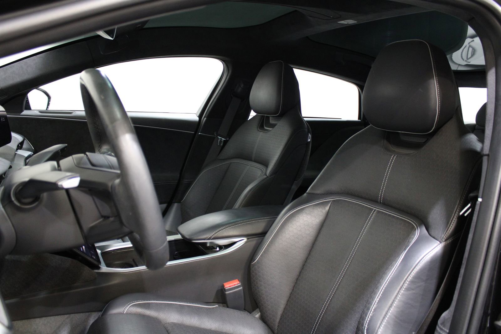 Used 2022 Lucid Air Grand Touring image 26