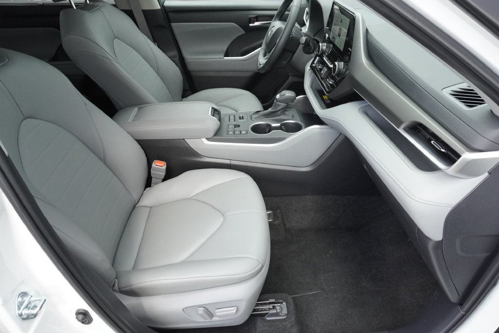 Used 2026 Toyota Highlander Limited AWD/4WD image 23