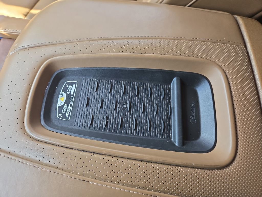 Used 2015 Cadillac Escalade Platinum AWD/4WD image 25