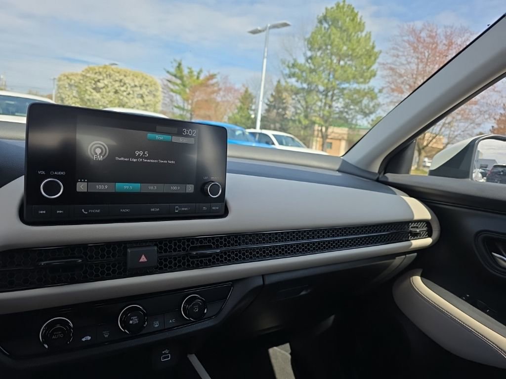 Used 2023 Honda HR-V LX image 18