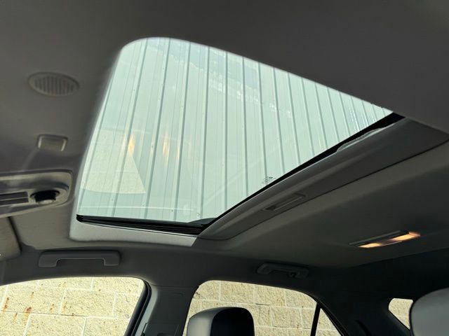 Used 2017 Chevrolet Equinox Premier w/ Enhanced Convenience Package image 18