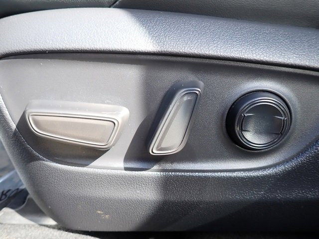 Certified 2024 Toyota Venza XLE image 23