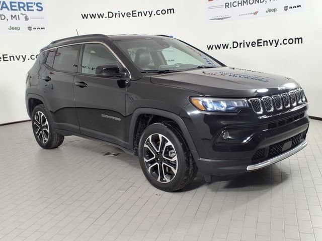 Used 2023 Jeep Compass Limited image 3