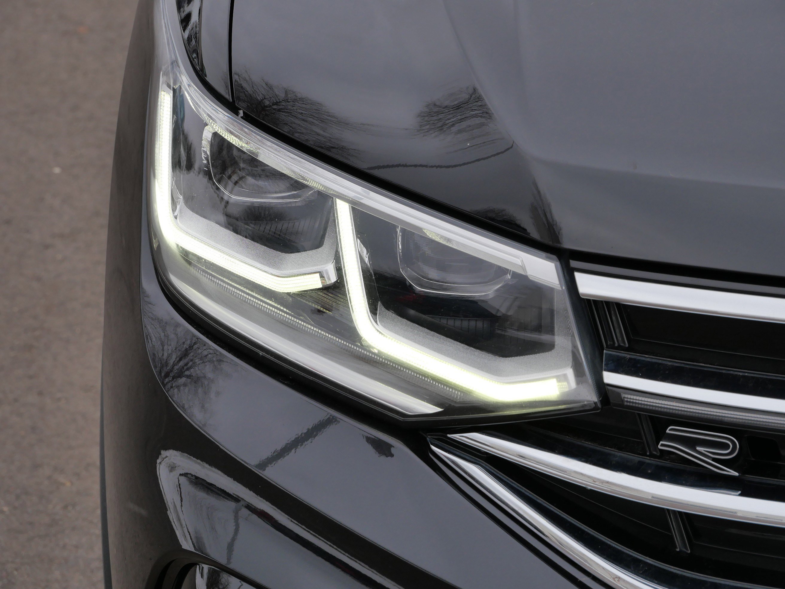Certified 2022 Volkswagen Tiguan SEL R-Line image 16