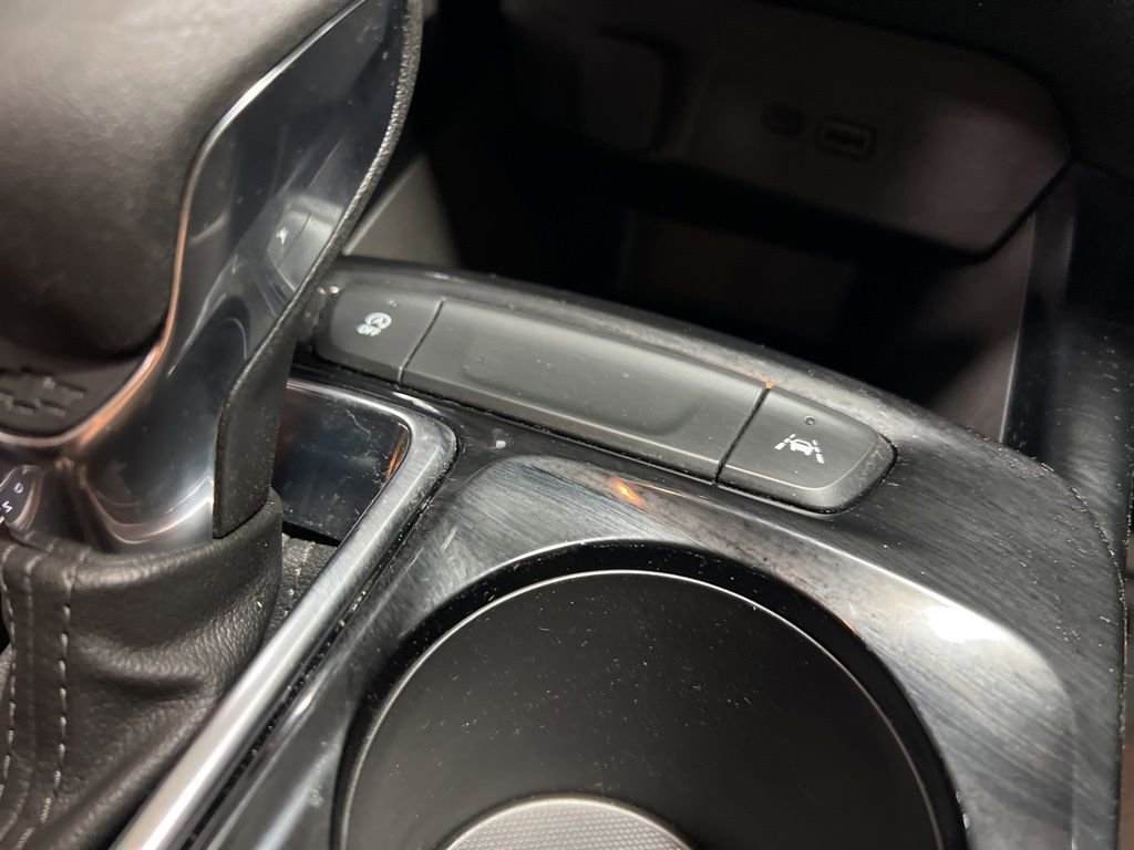 Used 2025 Chevrolet Trax LT image 34