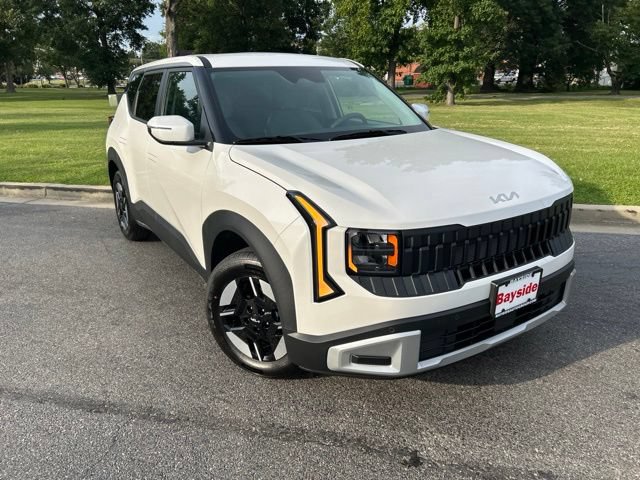 New 2027 Kia Seltos LX FWD image 2