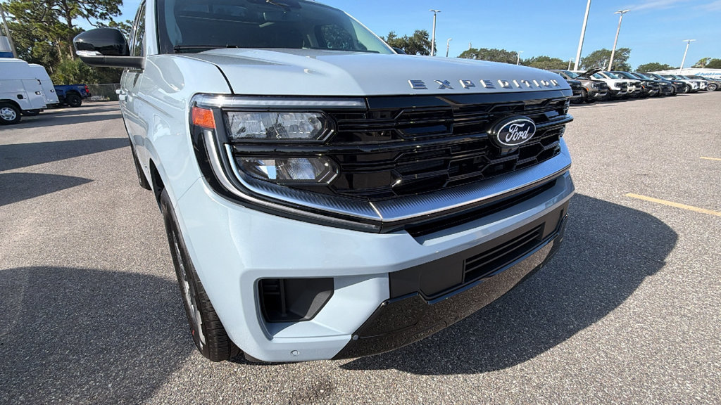 New 2027 Ford Expedition Max Platinum w/ Driver's Package RWD image 9