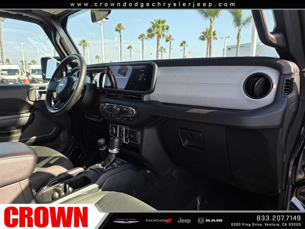 Used 2025 Jeep Gladiator Sport AWD/4WD image 12