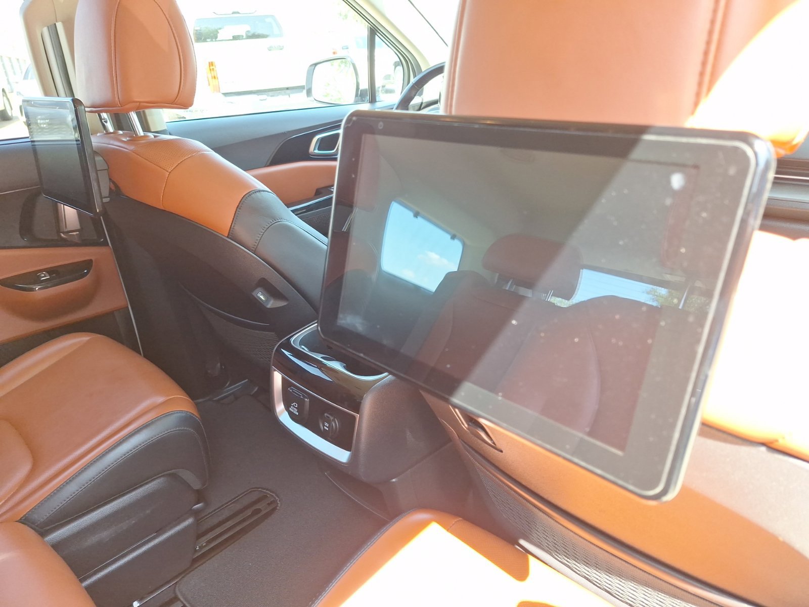 Used 2022 Kia Carnival SX FWD image 29