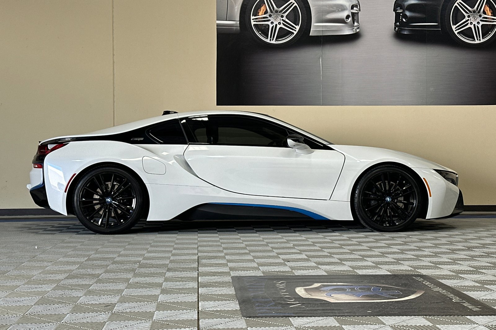 Used 2020 BMW i8 Coupe image 3