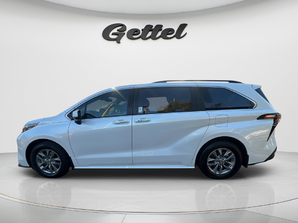 Certified 2026 Toyota Sienna XLE FWD image 8