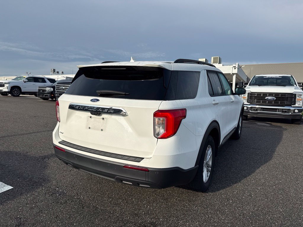 Used 2023 Ford Explorer XLT RWD image 2