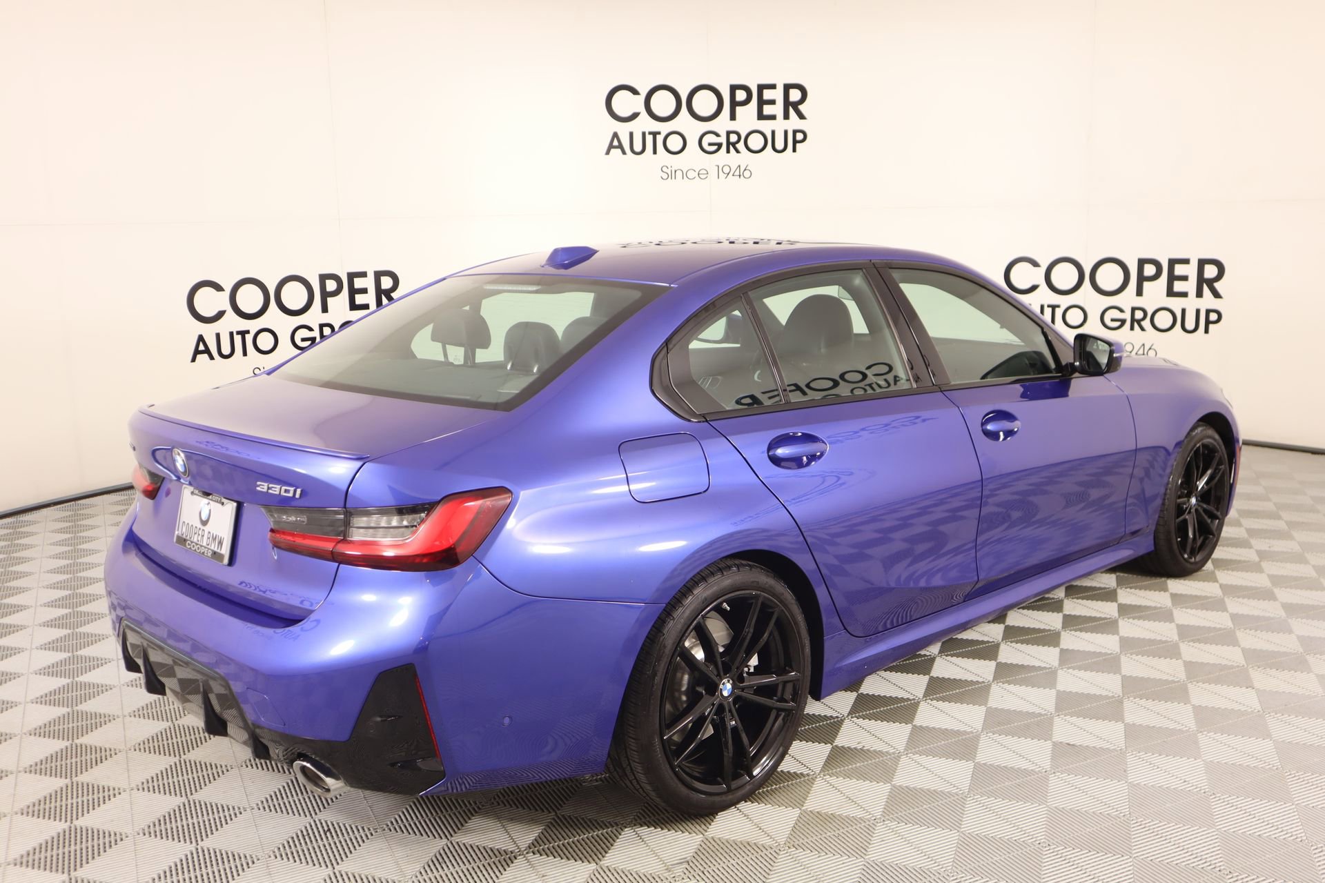 Used 2023 BMW 330i xDrive Sedan w/ M Sport Package image 19