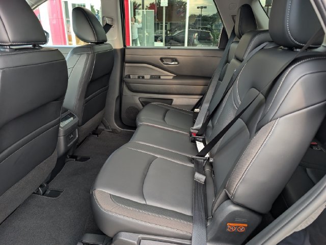 Certified 2024 Nissan Pathfinder SL AWD/4WD image 17
