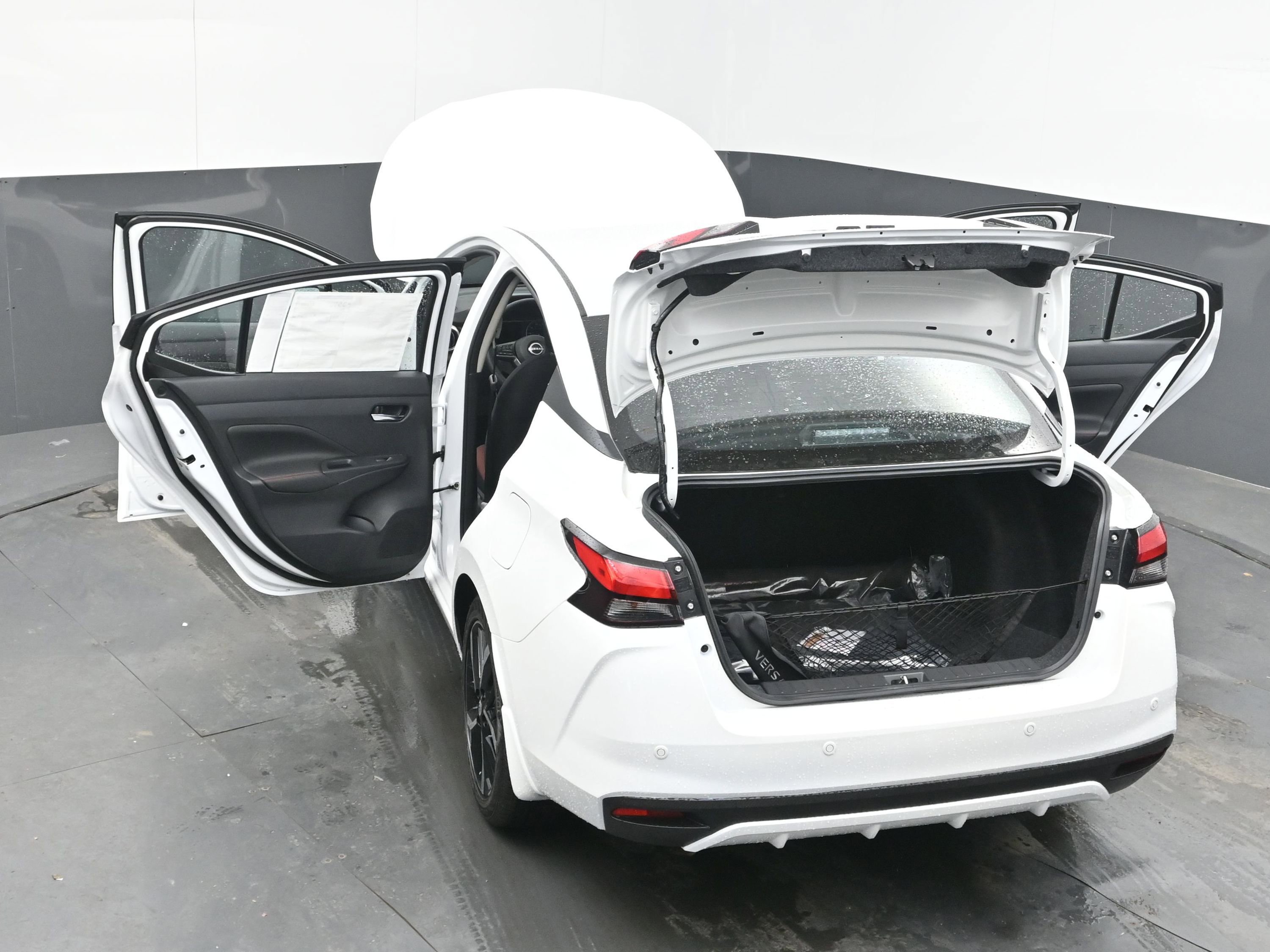 New 2025 Nissan Versa SR image 39