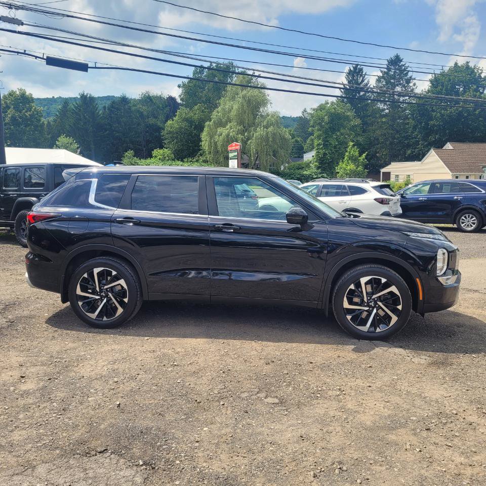Used 2023 Mitsubishi Outlander SE AWD/4WD image 9