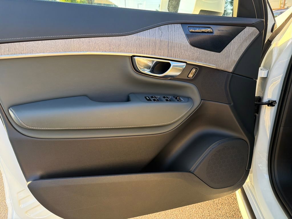 Used 2023 Volvo XC90 B6 Ultimate w/ Protection Package Premier AWD/4WD image 29