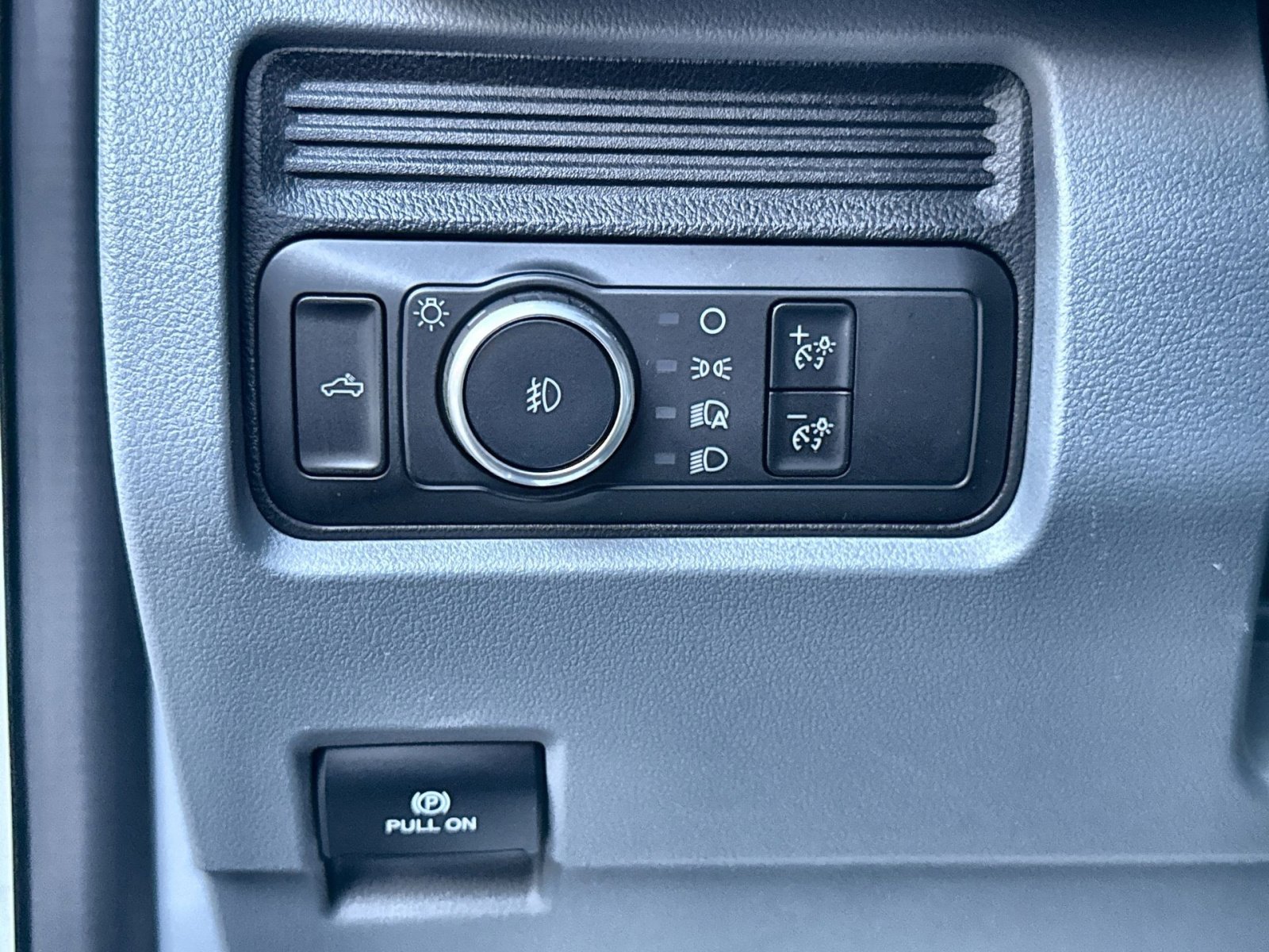 Used 2024 Ford F250 XL w/ Snow Plow Prep Package image 18