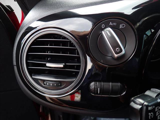 Used 2018 Volkswagen Beetle 2.0T S w/ Style & Comfort Package For S FWD image 12