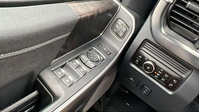 New 2026 Ford F250 Lariat w/ Black Appearance Package image 34