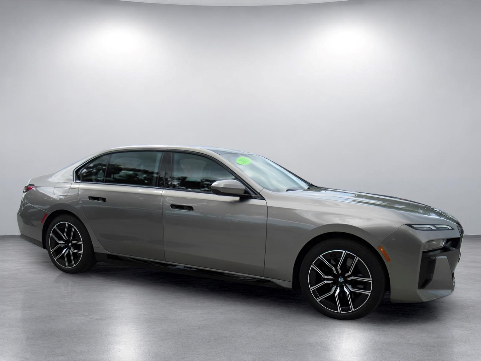 Used 2023 BMW 740i RWD image 2