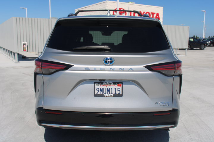 Certified 2024 Toyota Sienna Platinum FWD image 4